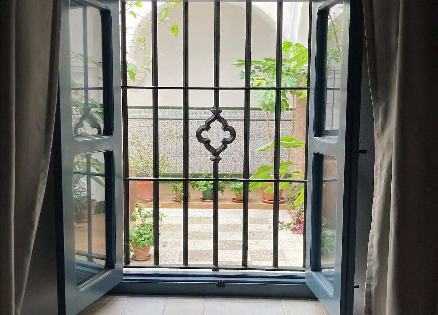 Charming 1900 Andalusian Apartment In Arcos De La Frontera